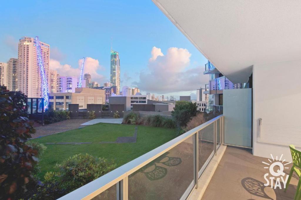 Circle On Cavil Holidays Gold Coast Extérieur photo