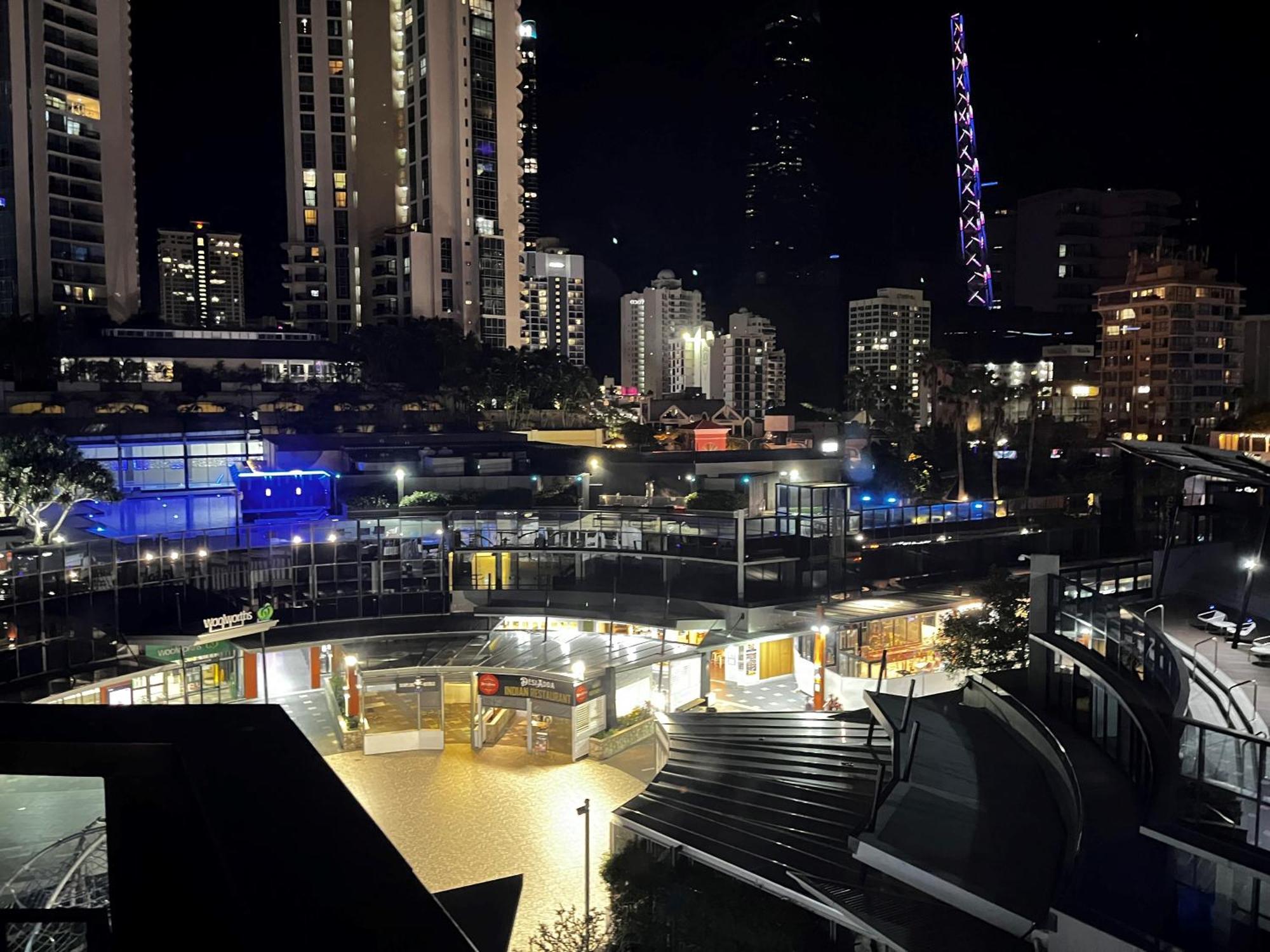 Circle On Cavil Holidays Gold Coast Extérieur photo