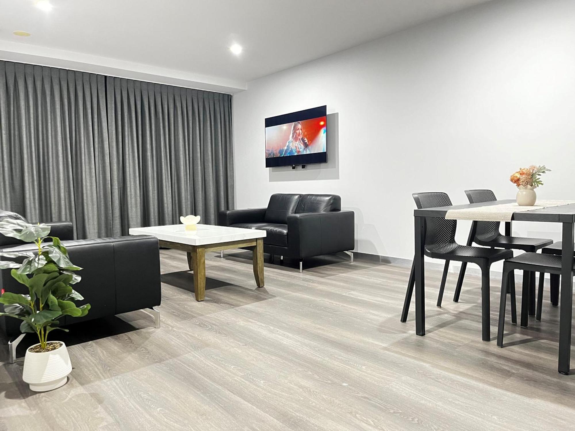 Circle On Cavil Holidays Gold Coast Extérieur photo