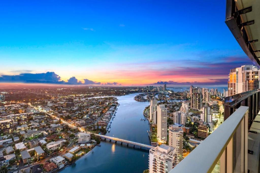 Circle On Cavil Holidays Gold Coast Extérieur photo