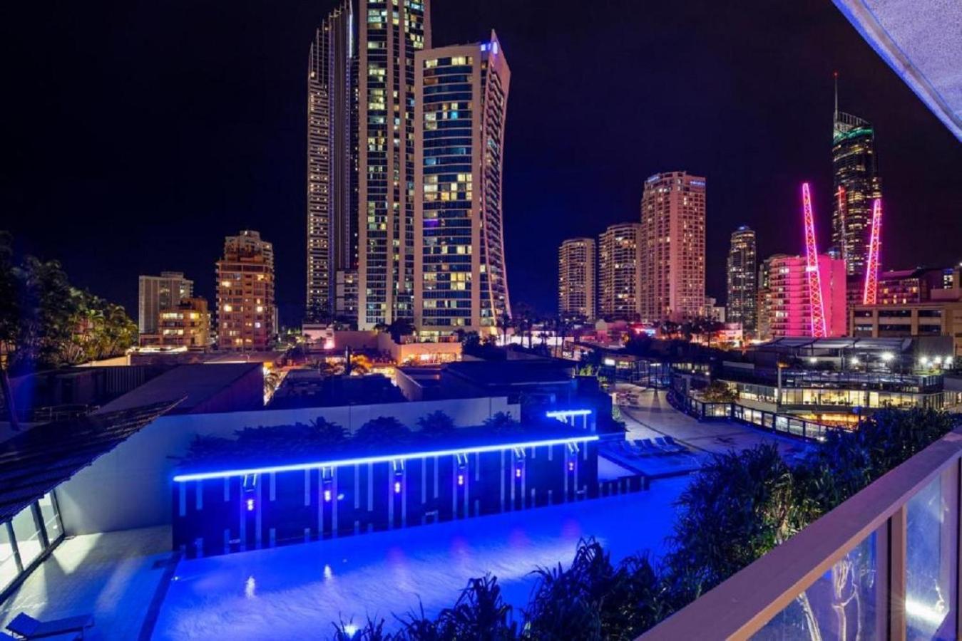 Circle On Cavil Holidays Gold Coast Extérieur photo