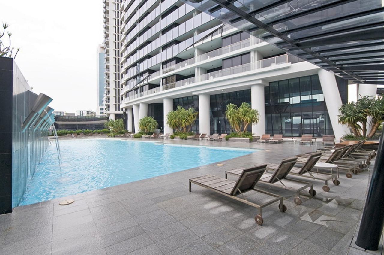 Circle On Cavil Holidays Gold Coast Extérieur photo