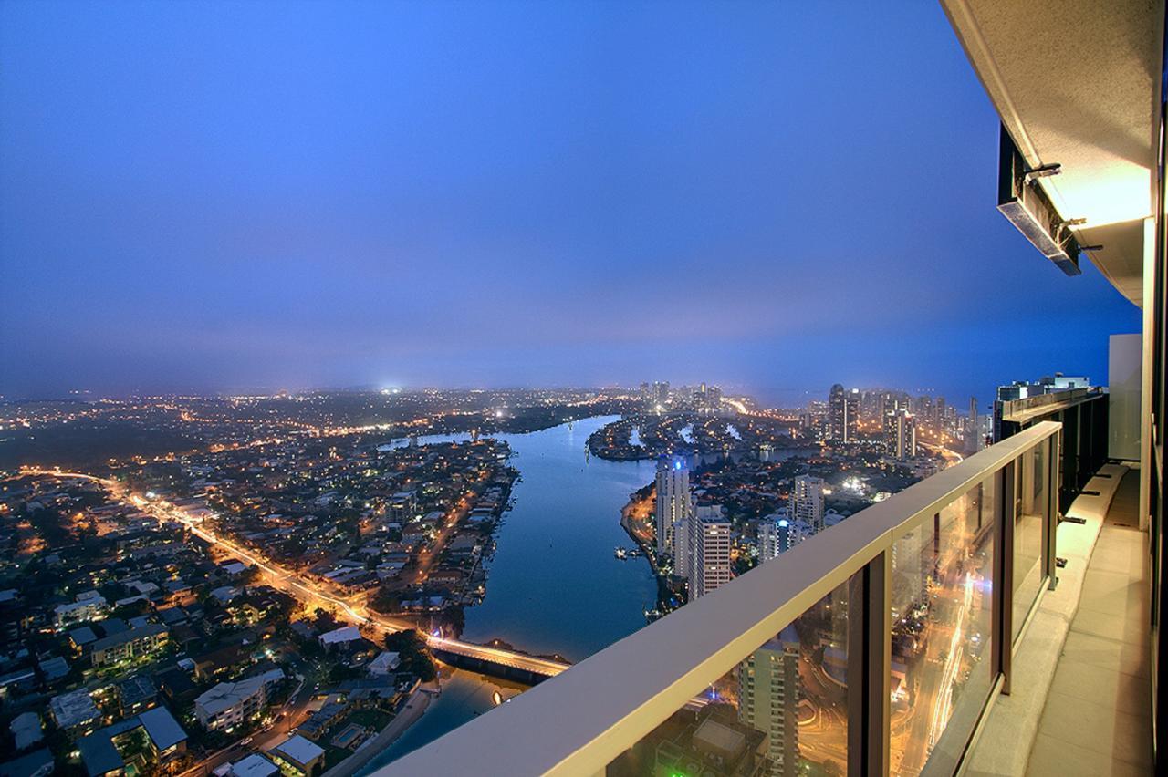 Circle On Cavil Holidays Gold Coast Extérieur photo