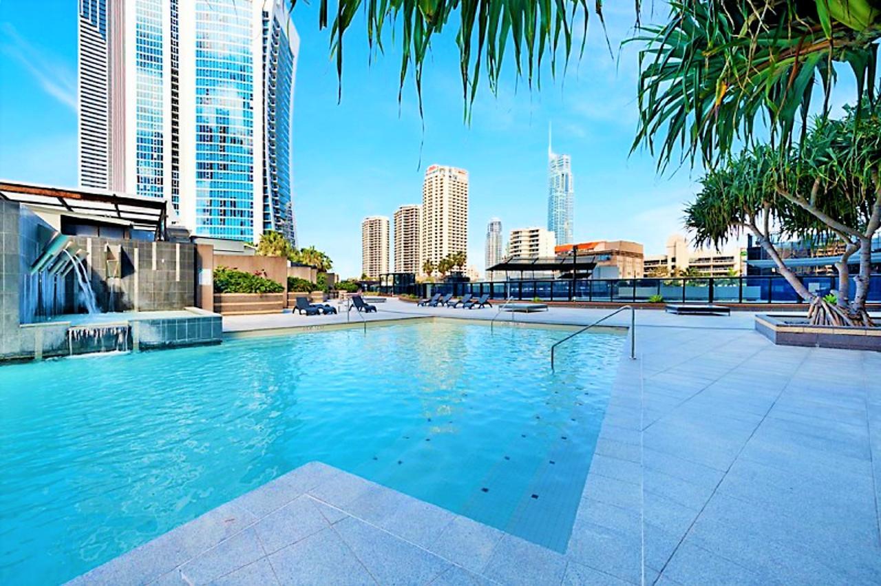 Circle On Cavil Holidays Gold Coast Extérieur photo