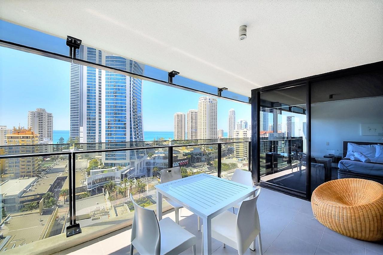 Circle On Cavil Holidays Gold Coast Extérieur photo