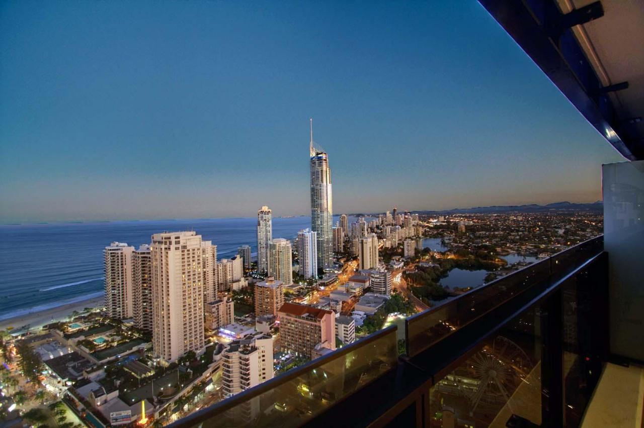 Circle On Cavil Holidays Gold Coast Extérieur photo
