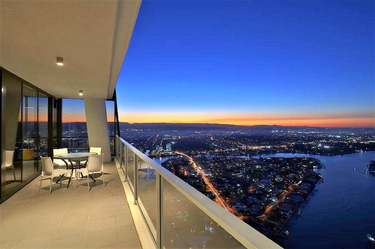 Circle On Cavil Holidays Gold Coast Extérieur photo