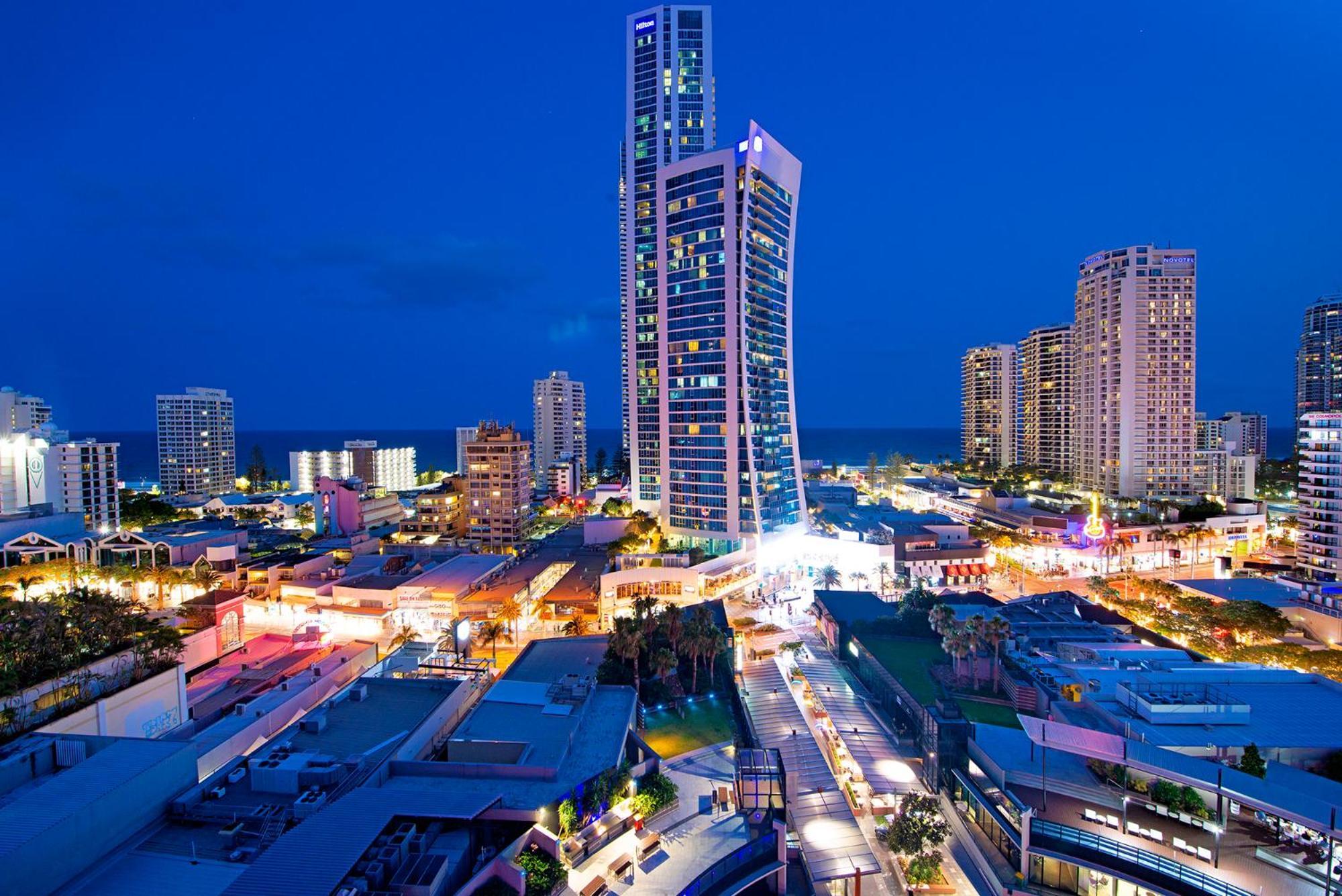 Circle On Cavil Holidays Gold Coast Extérieur photo